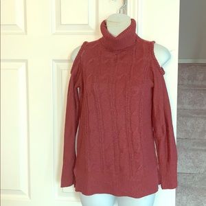 ❤️‍🔥 Cold shoulder turtle neck